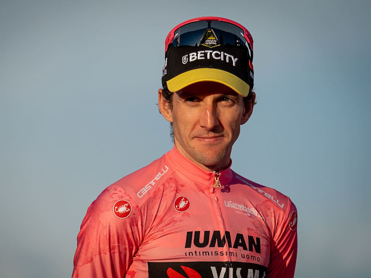 Simon Yates, ganador del Giro de Italia 2025, anunció su retirada del ciclismo a los 33 años