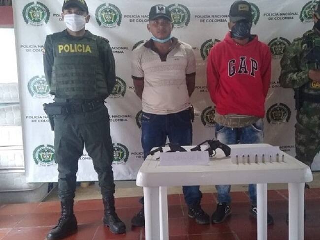 Capturan a dos hombres con armas de fuego en zona rural de Pueblo Nuevo, Córdoba. Foto: Cortesía Prensa Policía