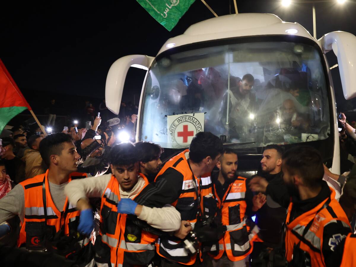 Israel confirmó que rehenes liberados en Gaza están con la Cruz Roja camino a Egipto
