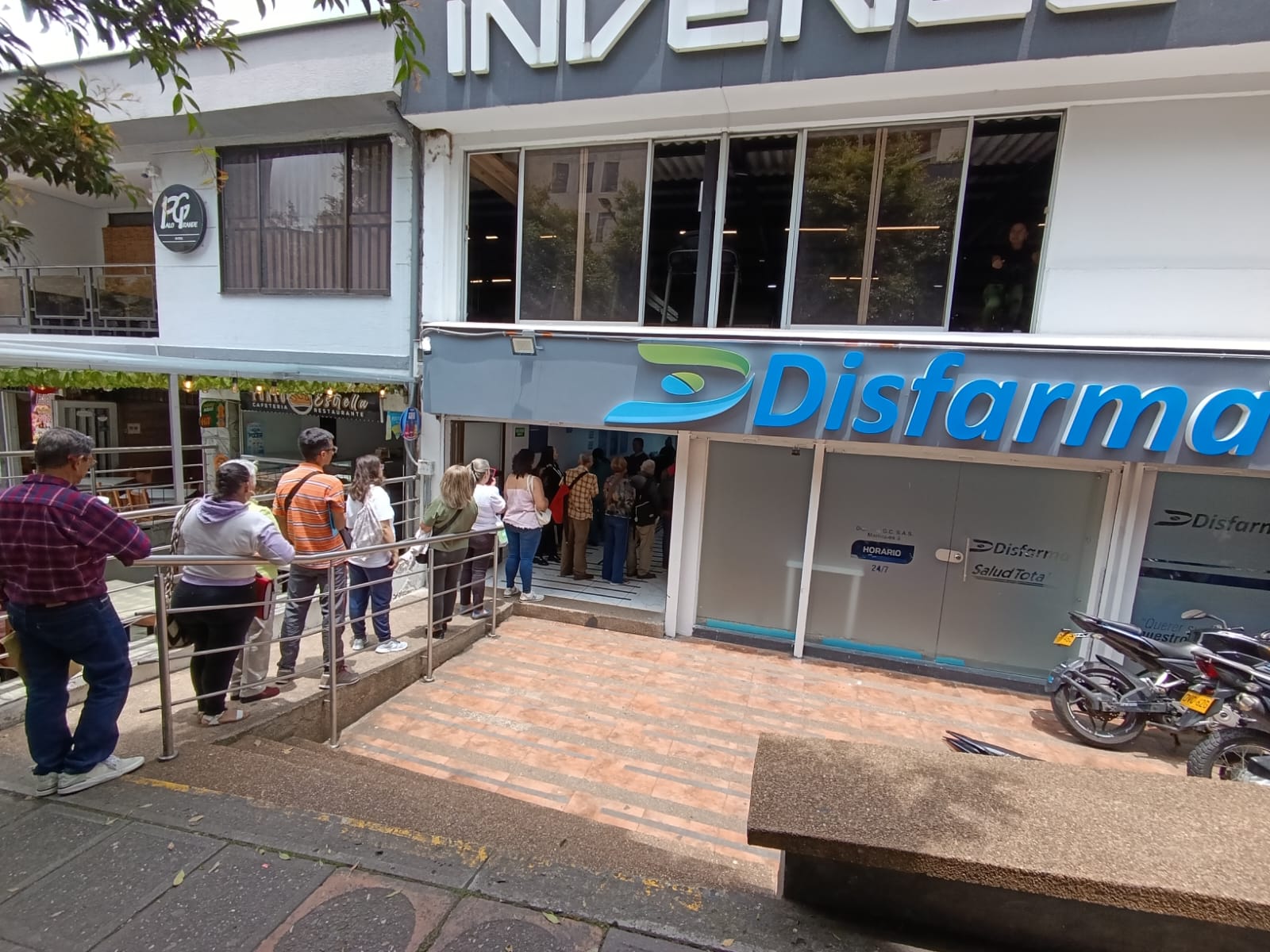 Dispensario de Disfarma en el sector de El Cable, en Manizales.