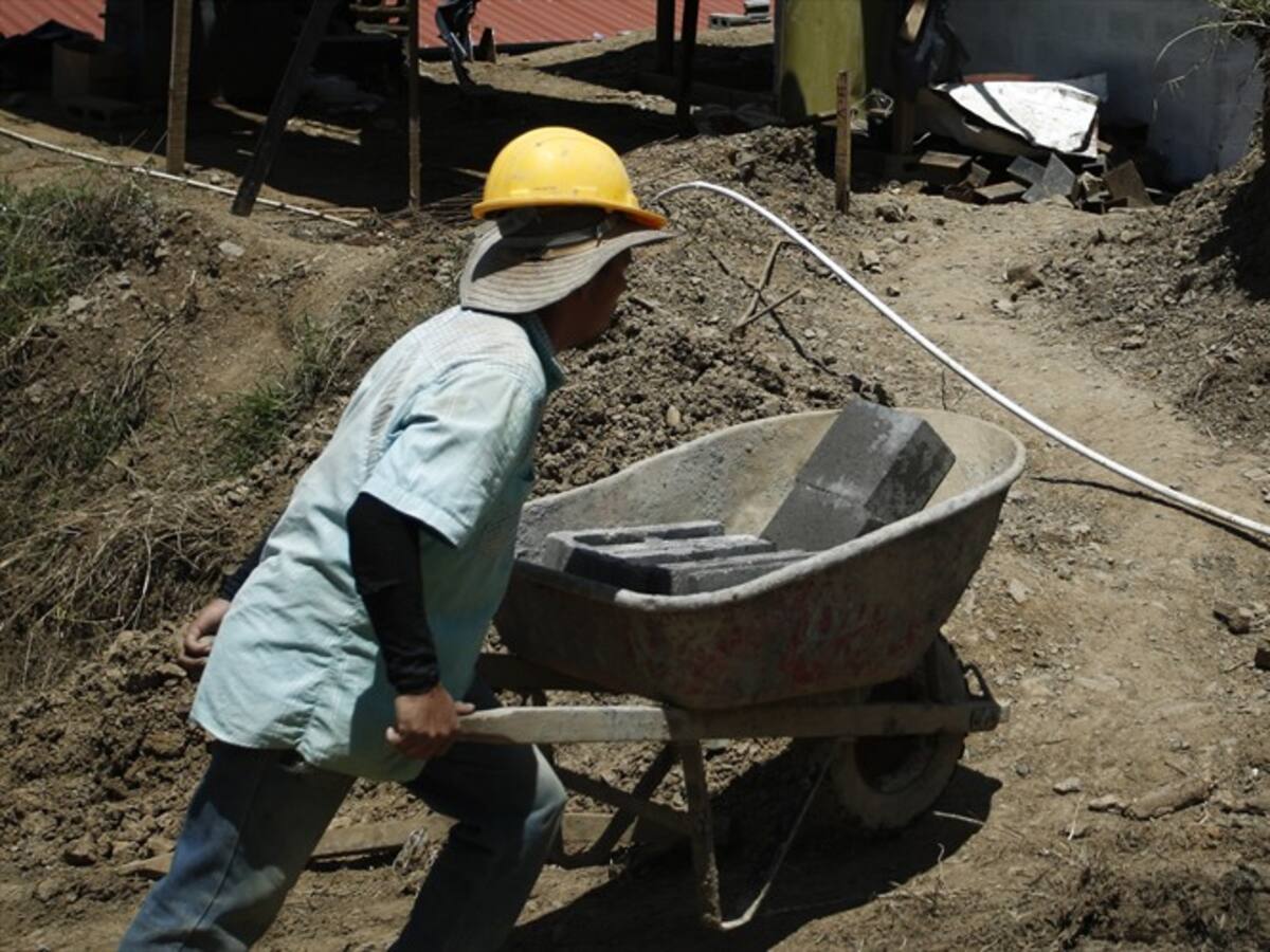 Denuncian que contratos de vivienda en Pesca y Santana no arrancan luego de 3 años