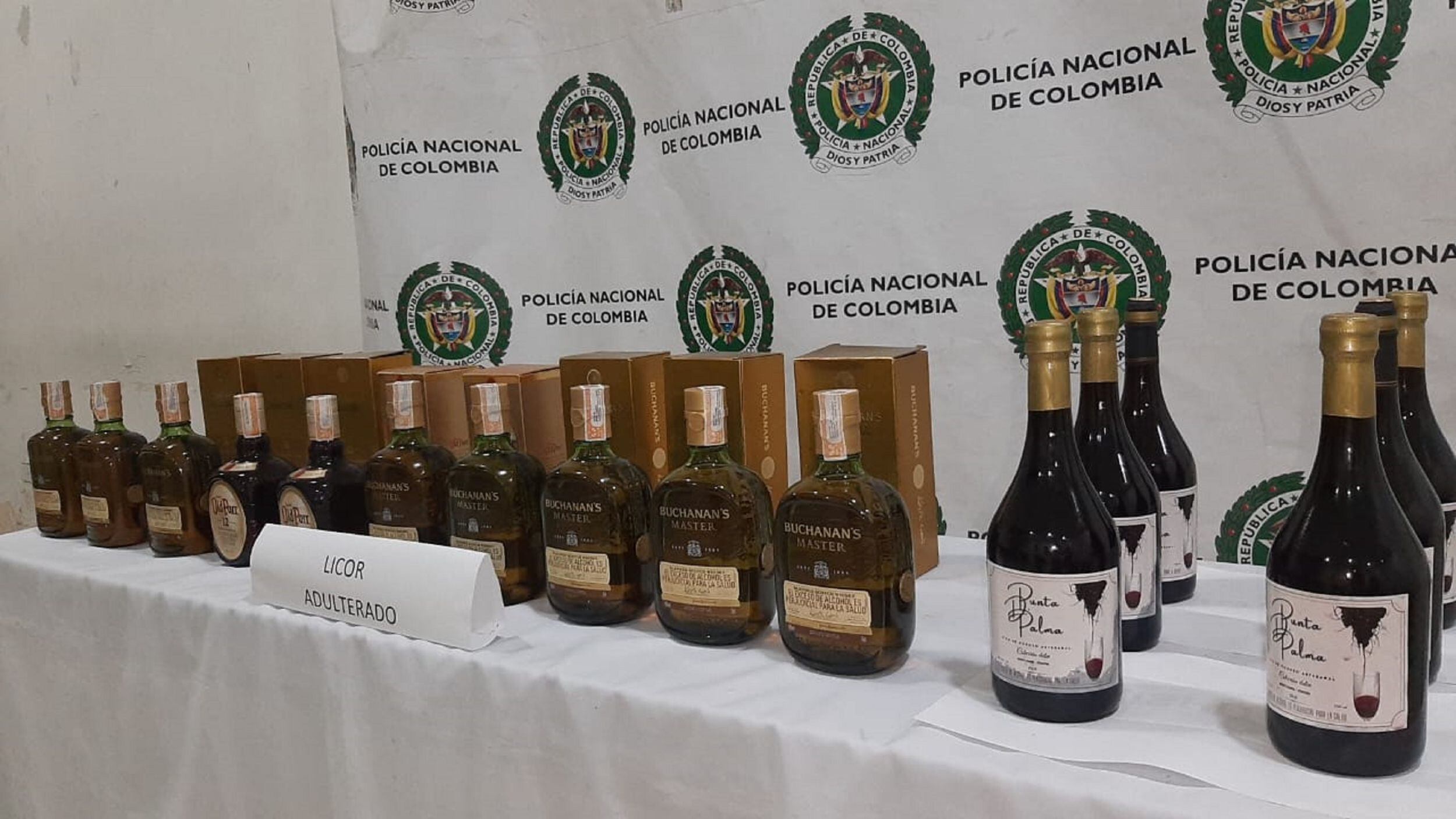 Cerca de 2.000 botellas de licor adulterado se han incautado en Montería. Foto: Policía Nacional (referencia).