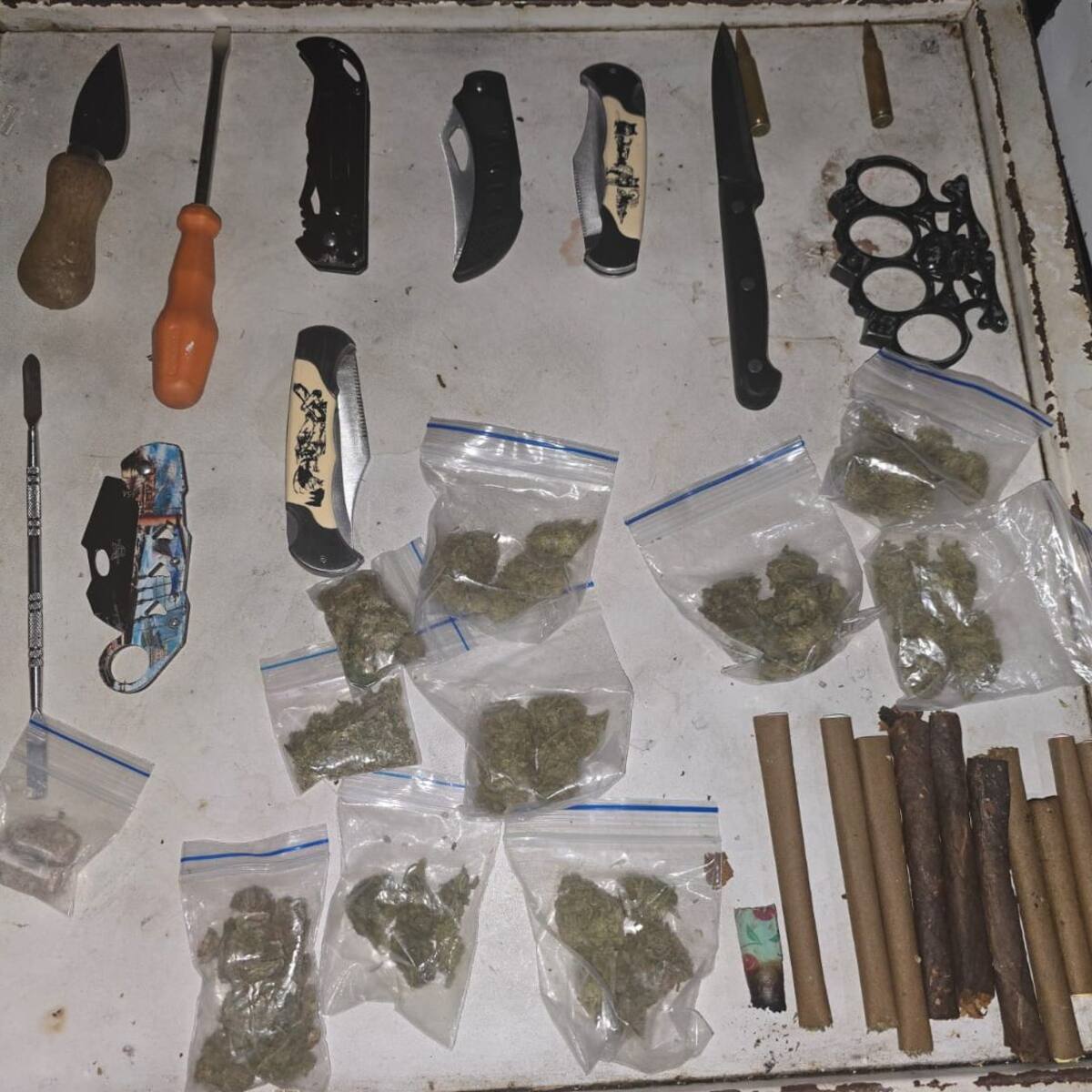 Vuelve y juega, sellan falso sindicato en el Restrepo: hallan droga y armas dentro del lugar