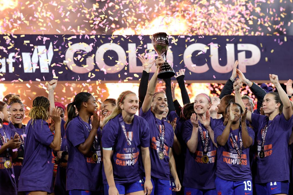Estados Unidos celebrando la copa de oro femenina. (Photo by Carmen Mandato/USSF/Getty Images  for USSF)