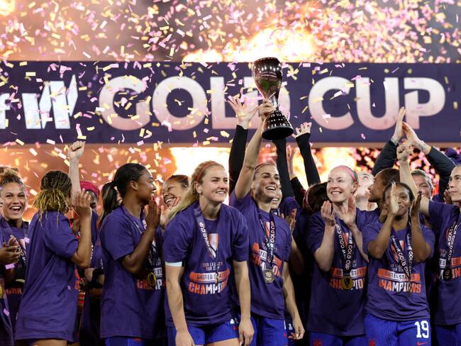 Estados Unidos celebrando la copa de oro femenina. (Photo by Carmen Mandato/USSF/Getty Images for USSF)