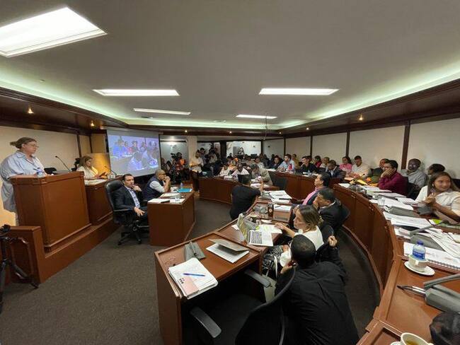 Los concejales de Cali exigen acceso a información detallada sobre el monto total de la deuda del distrito al aplicar la refinanciación. Foto: W Radio.