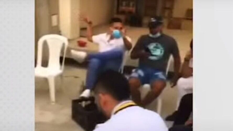 El periodista Carlos Franco manifestó en Sigue La W que estas personas rompieron los vidrios de su casa. . Foto: