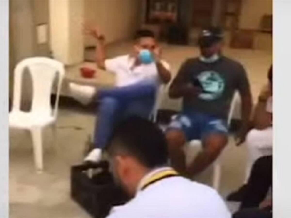 Agreden a periodista por denunciar fiesta COVID en Atlántico