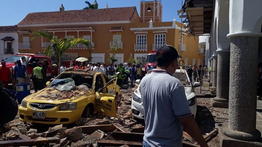 La Policía Metropolitana de Cartagena adelanta las labores de acordonamiento en el lugar, para prevenir que otras personas sean afectadas. Foto: ColombiascopioJuan Pablo Calvás