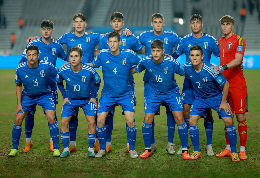 LA PLATA, ARGENTINA - MAY 31: Players of Italy pose for a photo prior to the FIFA U-20 World Cup Argentina 2023  Round of 16 match between England and Italy at Estadio La Plata on May 31, 2023 in La Plata, Argentina. (Photo by Hector Vivas - FIFA/FIFA via Getty Images)