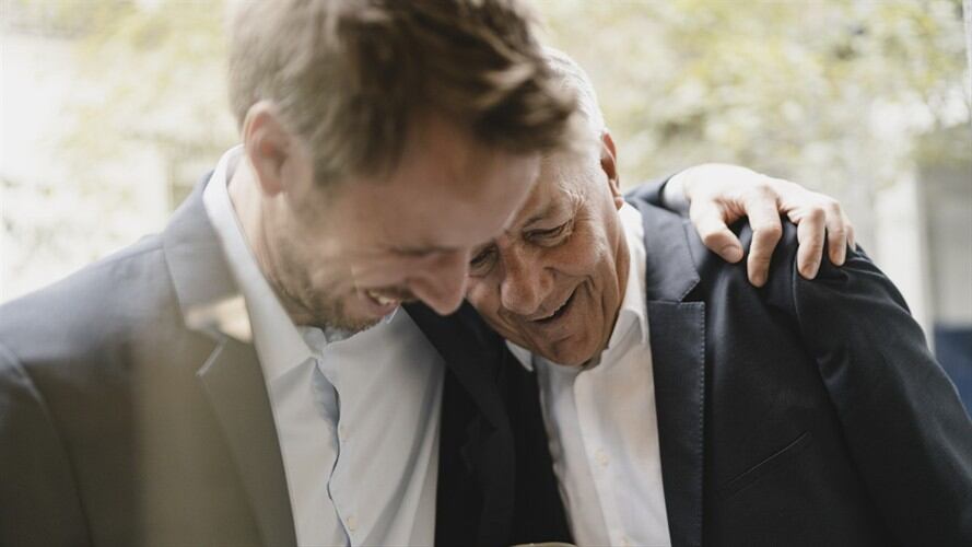 Adulto con sus padres . Foto: Getty Images