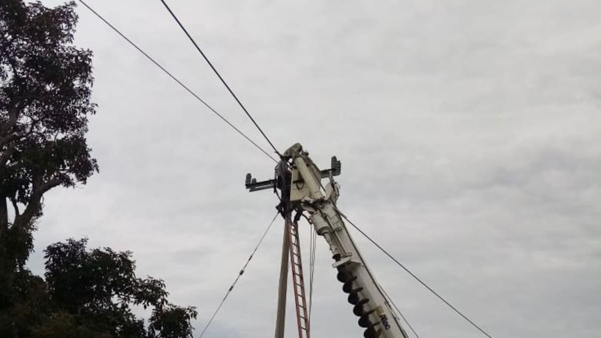 Intensas lluvias y vientos huracanados afectan red eléctrica en más del 50% del territorio cordobés