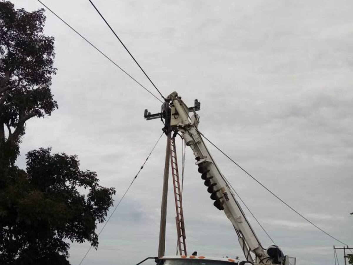 Intensas lluvias y vientos huracanados afectan red eléctrica en más del 50% del territorio cordobés