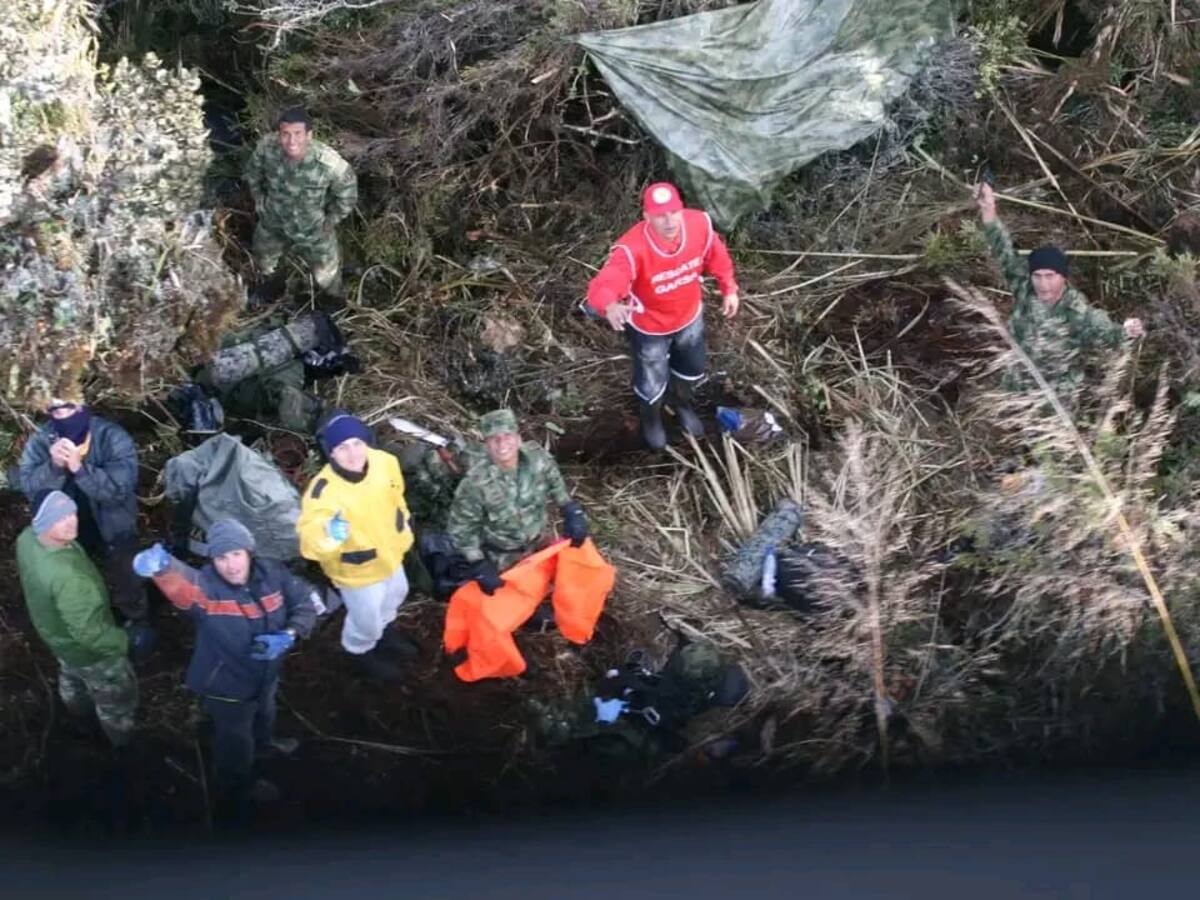 Organismos de socorro desmienten falta de cuerpos tras accidente de avioneta en Urrao