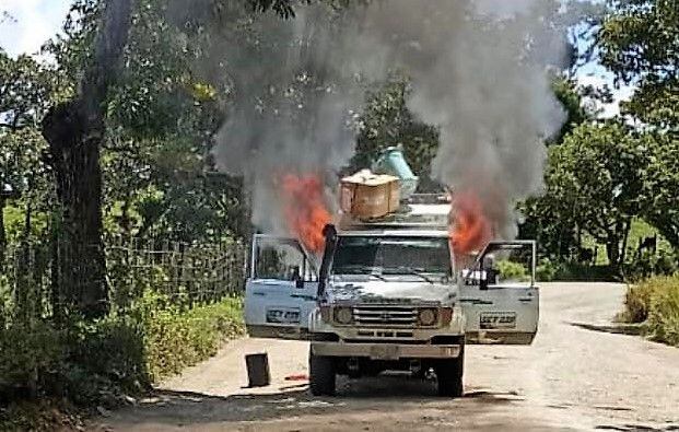El automotor incinerado está afiliado a una empresa de transporte público de pasajeros. Crédito: Sucesos Cauca.