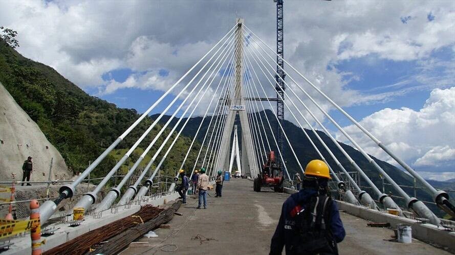 Se acabó enero y sigue sin funcionar el puente Hisgaura, que tuvo un costo de casi 100.000 millones de pesos. Foto: