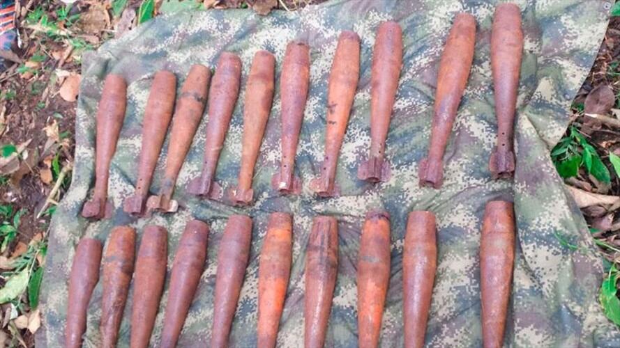 La operación se llevó a cabo en la vereda bajo Congor, donde los uniformados encontraron los artefactos de 60 milímetros, cargados con pentolita. Foto: Ejército