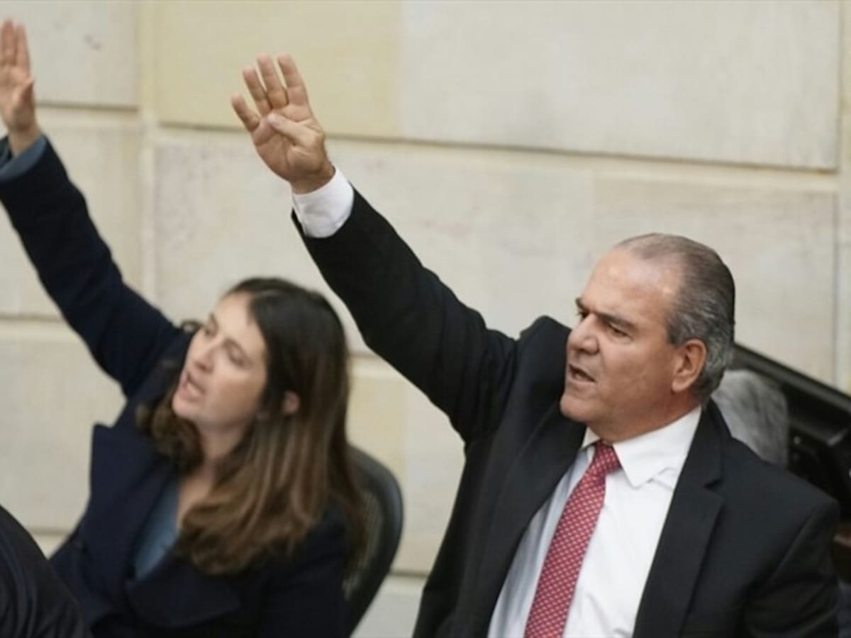 Duele esta patria que se desliza a la miseria del socialismo: Carlos Felipe Mejía