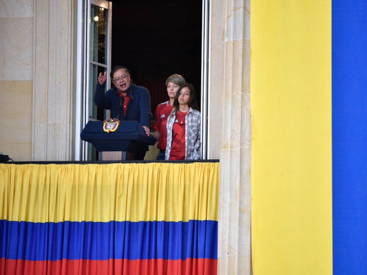 Al Oído: Petro al balcón a escuchar al pueblo como lo ha hecho en otras marchas