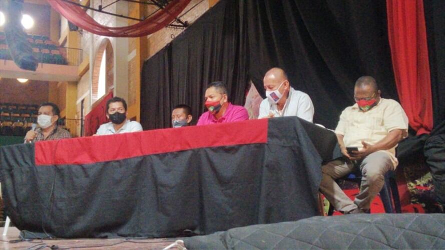 Voceros de diferentes organizaciones sociales hicieron el anuncio y aseguraron que no levantarán la protesta hasta que haya cumplimientos . Foto: Cortesía Javier Astaiza