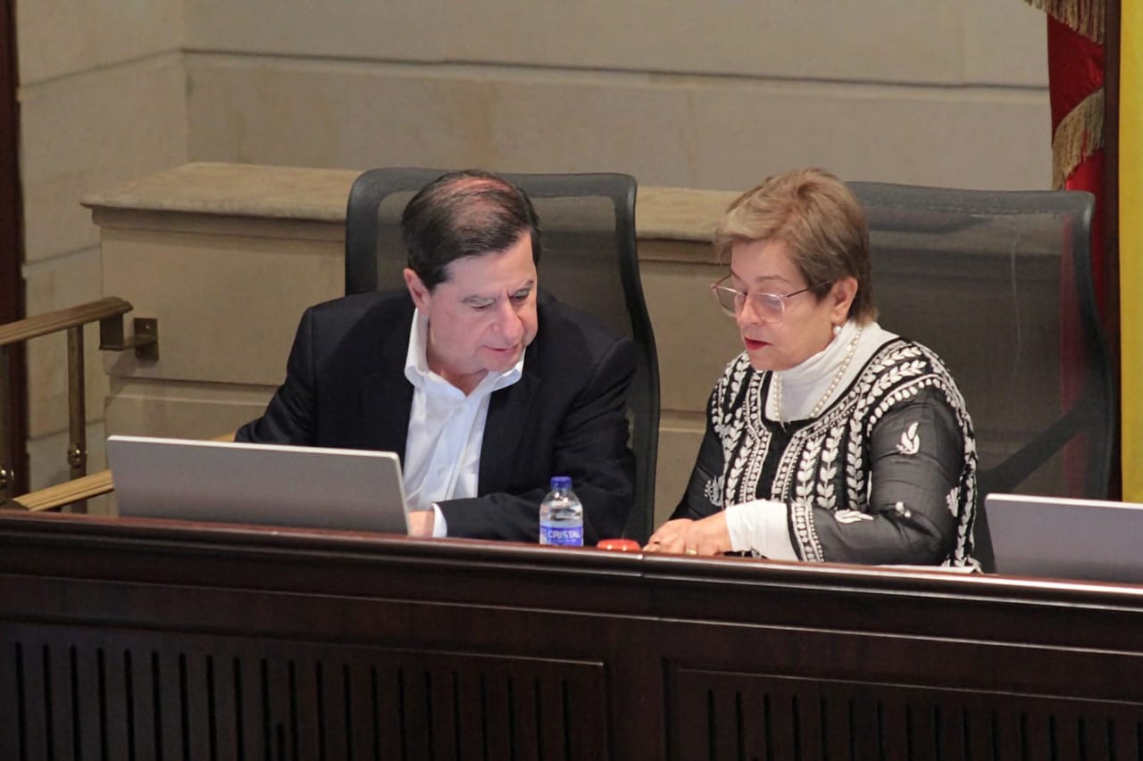 Debate de congresistas: ¿licencias de reforma laboral promoverán el desempleo?