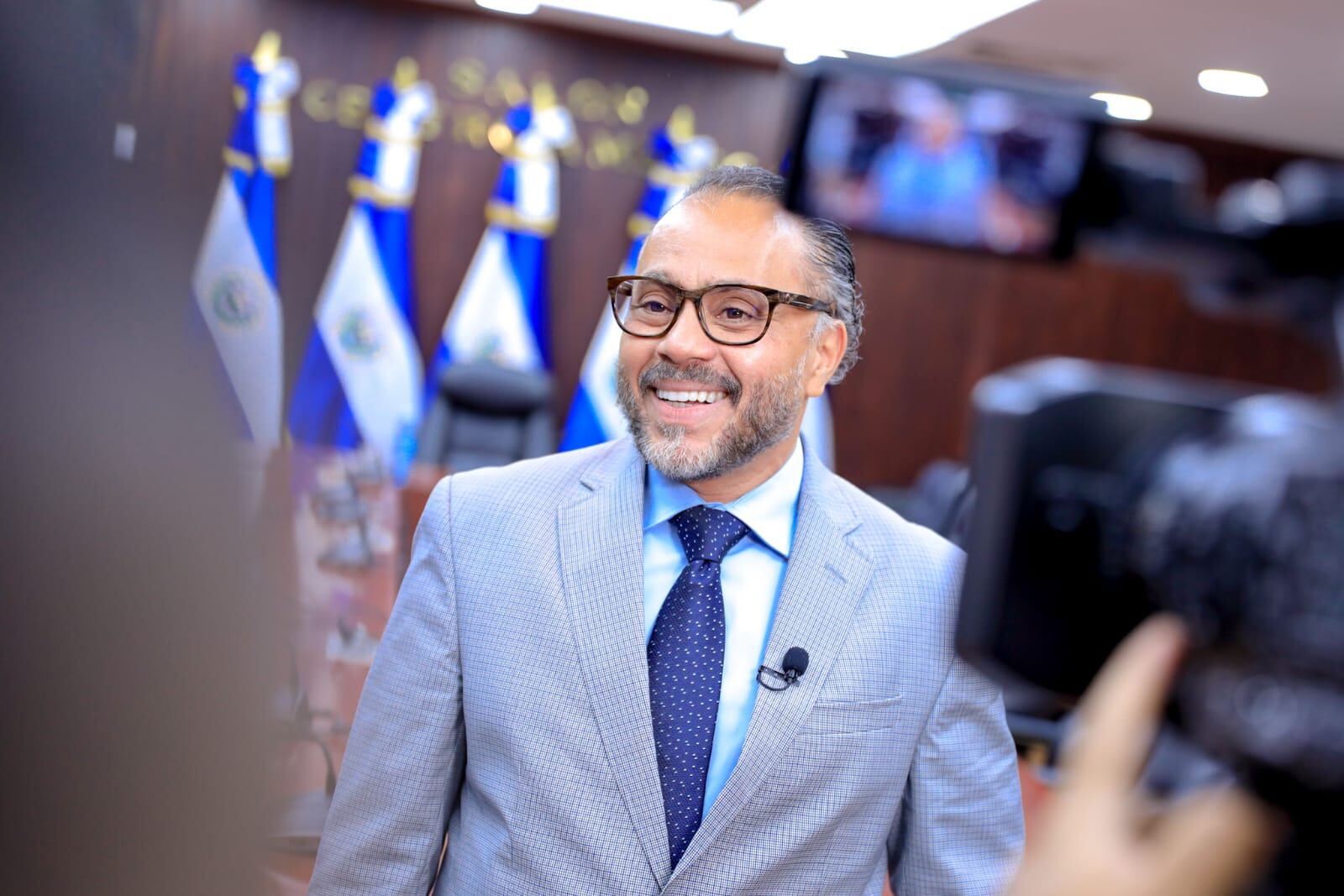 Presidente de la Asamblea Libre pensador. Foto:Twitter @AsambleaSV