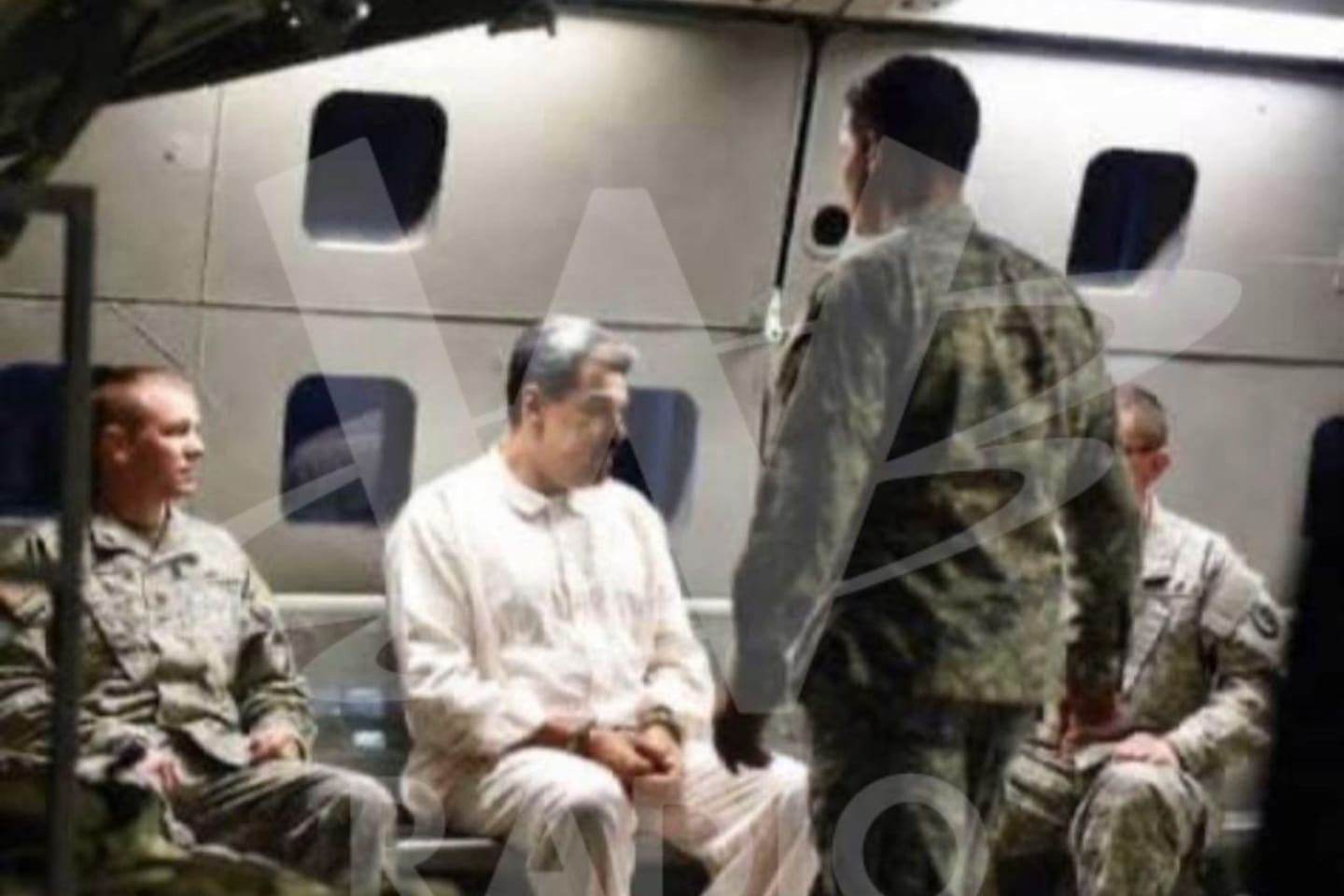 Esta es la primera foto de Nicolás Maduro tras ser capturado por Estados Unidos