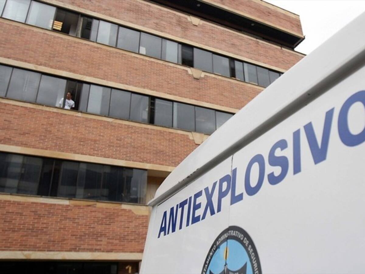 Pánico por supuesta maleta bomba en supermercado de Ciénaga