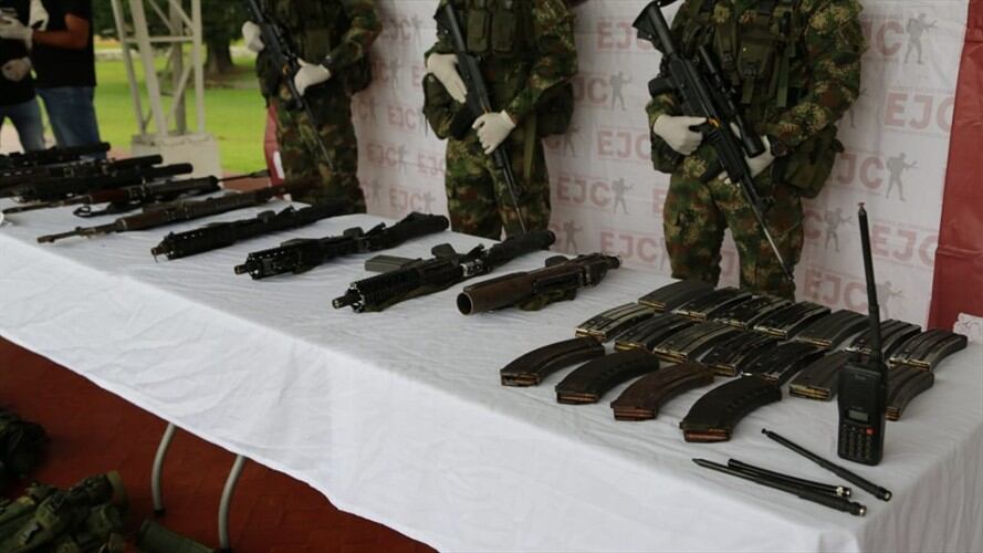 En medio de la operación, las autoridades incautaron material de guerra e intendencia . Foto: Ejército