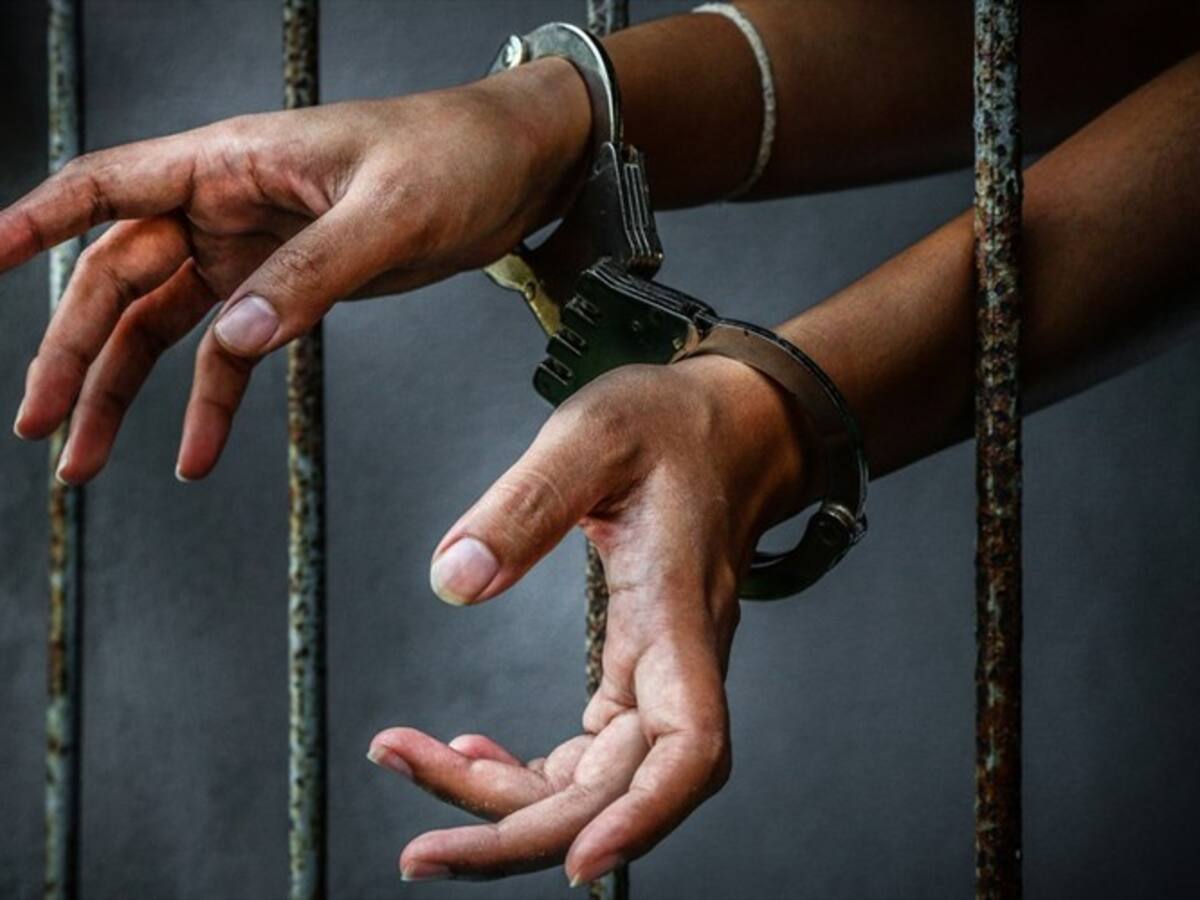 Mujer estudió derecho en la cárcel para demostrar su inocencia