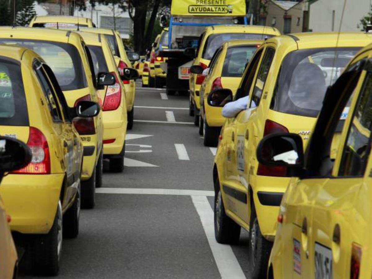 ¿Otra vez llamado a los bloqueos? Habla Hugo Ospina, líder de los taxistas