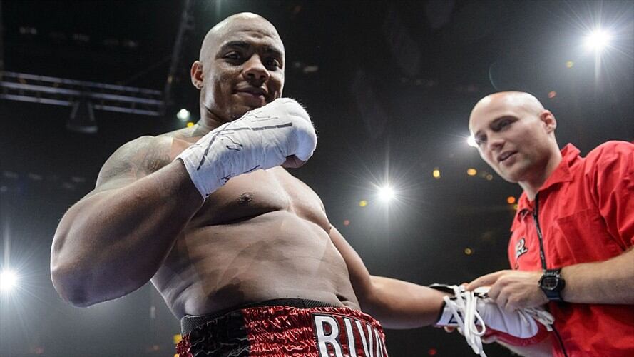 El boxeador colombiano Óscar Rivas se corona campeón mundial bridger del WBC. Foto: Getty Images