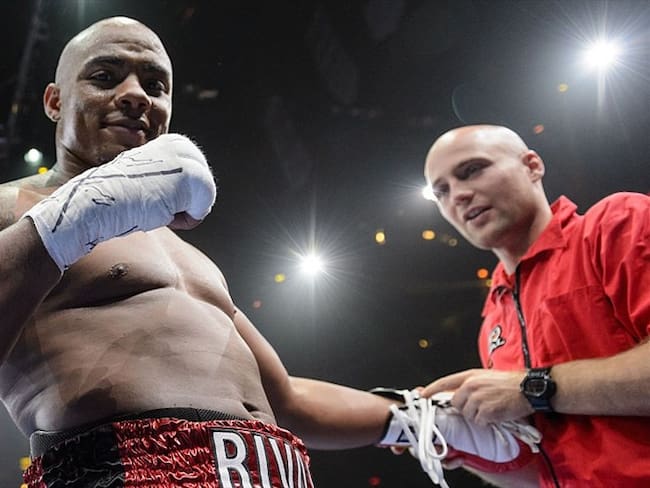 El boxeador colombiano Óscar Rivas se corona campeón mundial bridger del WBC. Foto: Getty Images