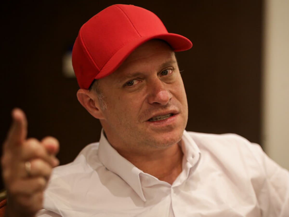 Héctor Olimpo Espinosa se baja de aspiración presidencial: ahora apunta al Senado por Partido Liberal