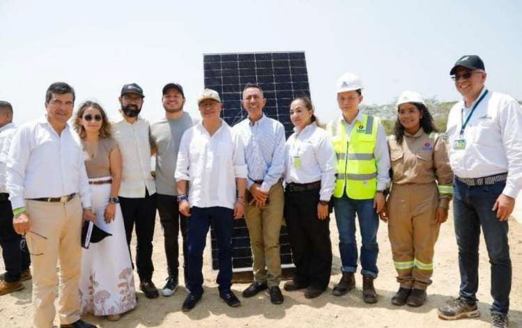 Las polémicas fotos entre Nicolás Alcocer Petro y dueños de Luxim. Foto: W Radio