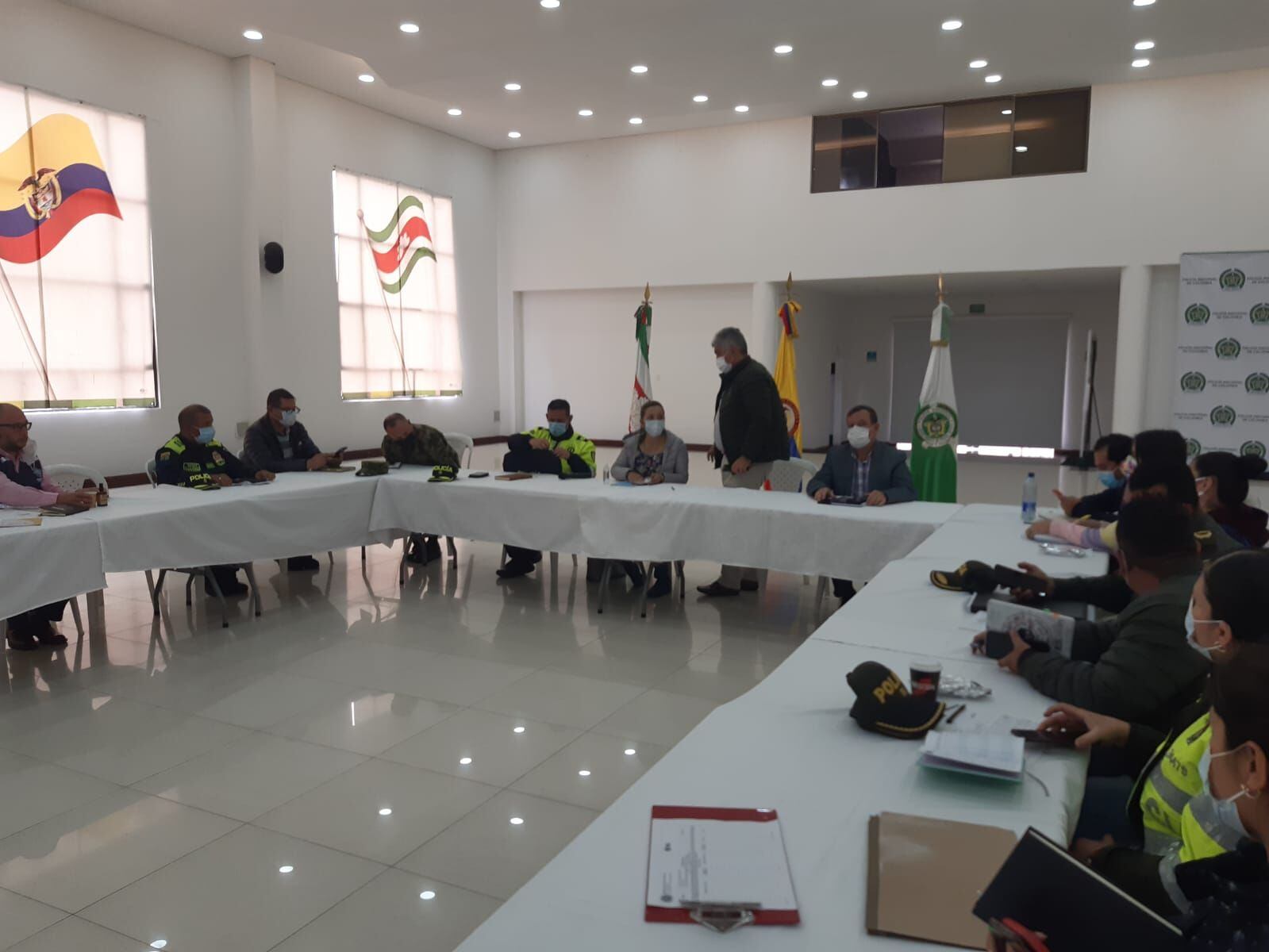 Por ahora el diputado cuenta con medidas de protección activas implementadas por parte de Policía coadyuvadas por Ejército y la UNP. Foto: W Radio.