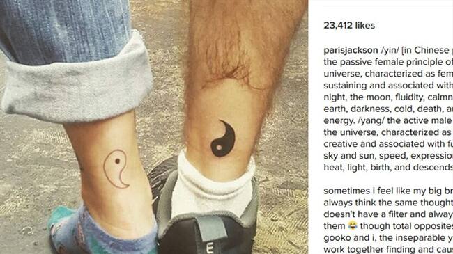 Paris y Prince Jackson se tatúan los símbolos del 'yin' y el 'yang', respectivamente. Foto: Bang Media