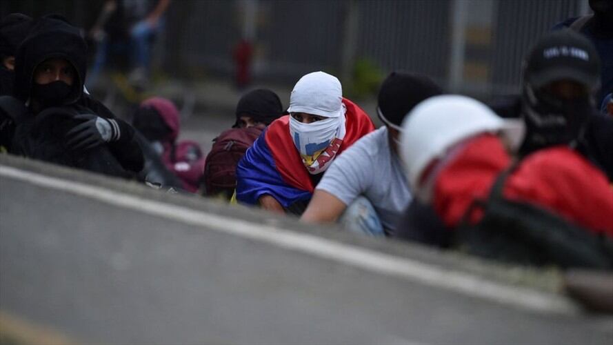La Fiscalía capturó a siete personas, quienes al parecer serían miembros de la autodenominada Primera Línea en Armenia. Foto: Colprensa / LUIS ROBAYO