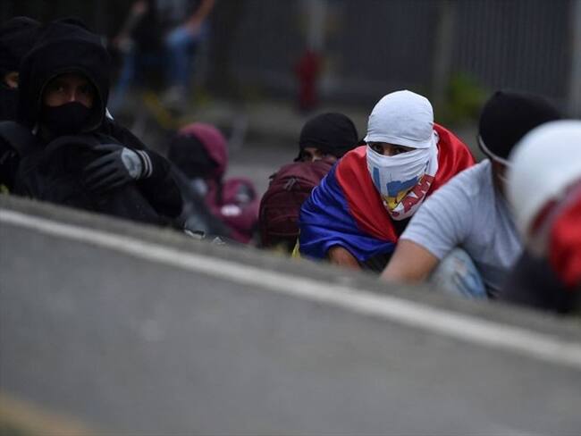 La Fiscalía capturó a siete personas, quienes al parecer serían miembros de la autodenominada Primera Línea en Armenia. Foto: Colprensa / LUIS ROBAYO