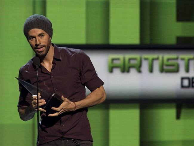 Enrique Iglesias ganó el premio al artista del año en los Latin American Music Awards. Foto: Agencia EFE