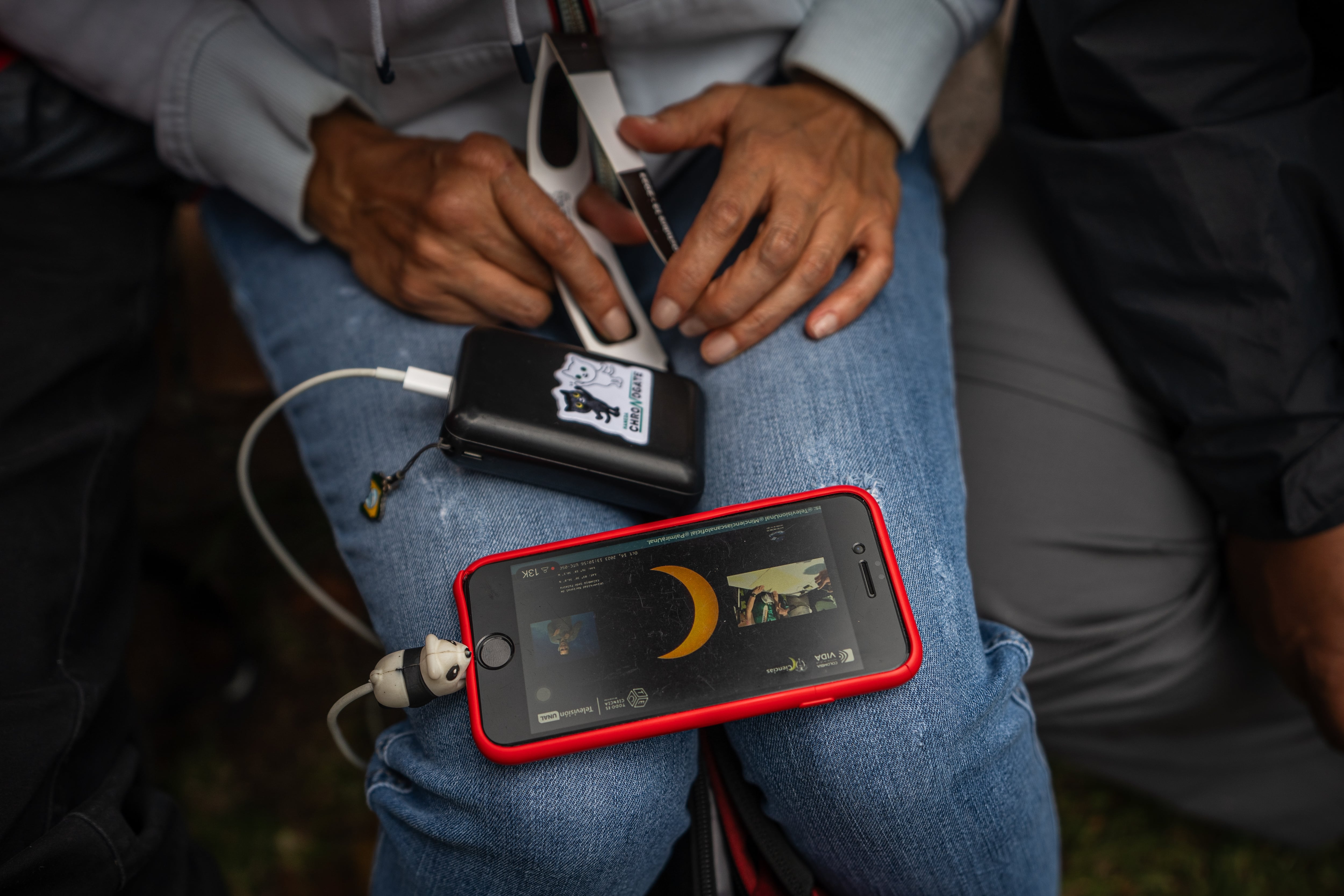 Imagen de referencia de alguien observando su teléfono celular. Getty Images