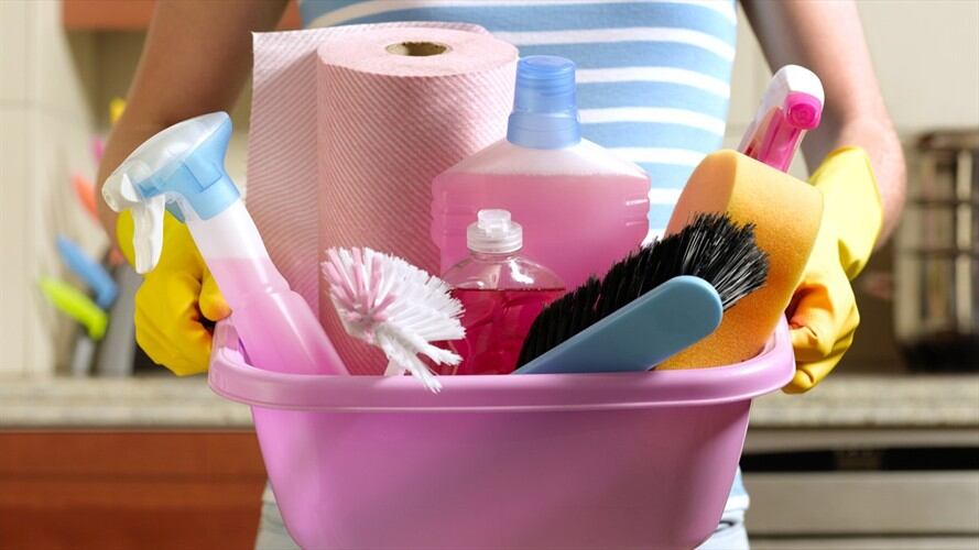 Según un análisis del DANE, las mujeres ocupan más del doble en tareas del hogar que los hombres.. Foto: Getty Images