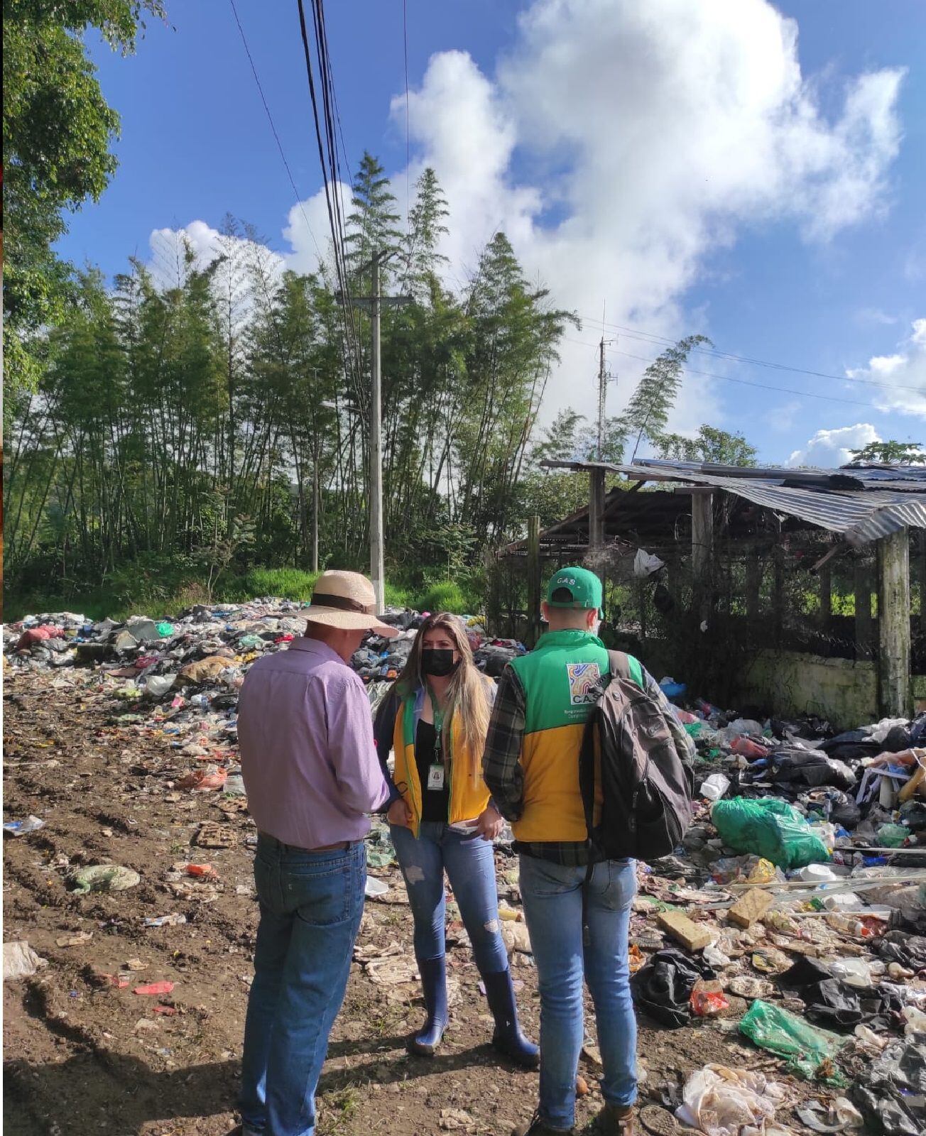 Contaminación y malos olores en Charalá por cúmulo de basuras tras daño de camión recolector. Foto: cortesía CAS