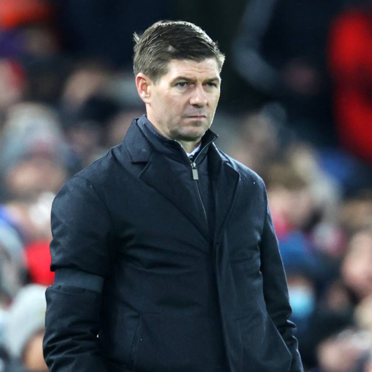 Steven Gerrard, DT del Aston Villa, dio positivo para COVID-19