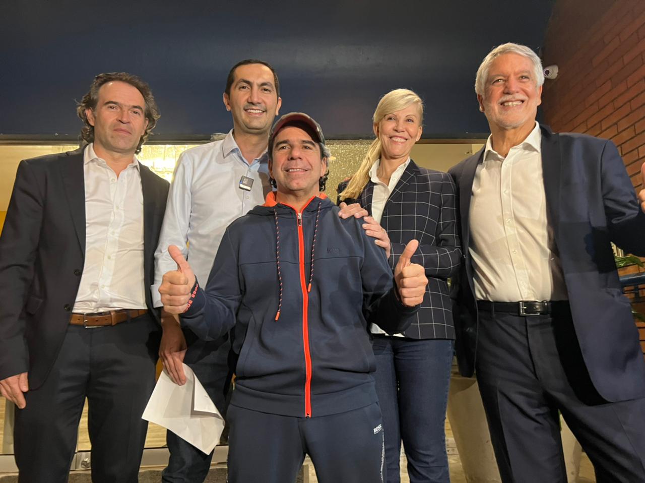 Dilian Francisca Toro, David Barguil, Enrique Peñalosa, Federico Gutiérrez y Alejandro Char, integrantes del 'Equipo por Colombia'