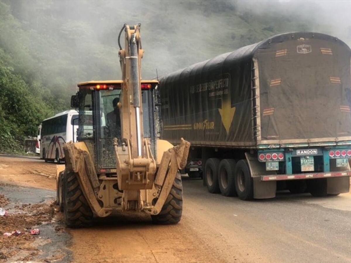 Ordenan cierre de vía Los Llanos – Tarazá en Antioquia para atender emergencia