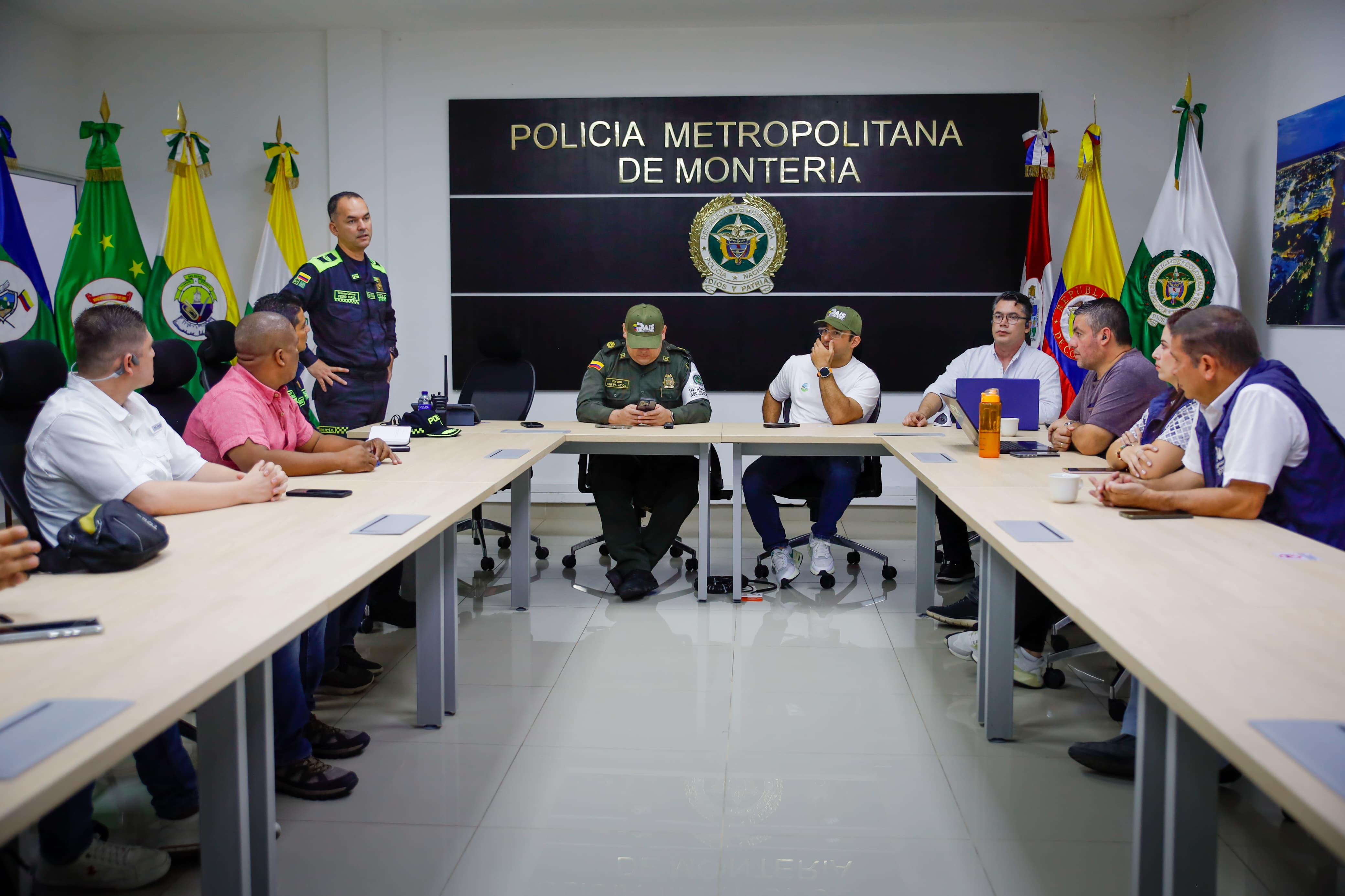 Después de 6 horas, transportadores levantan el paro y desbloquean vías en Córdoba. Foto: prensa Alcaldía de Montería.