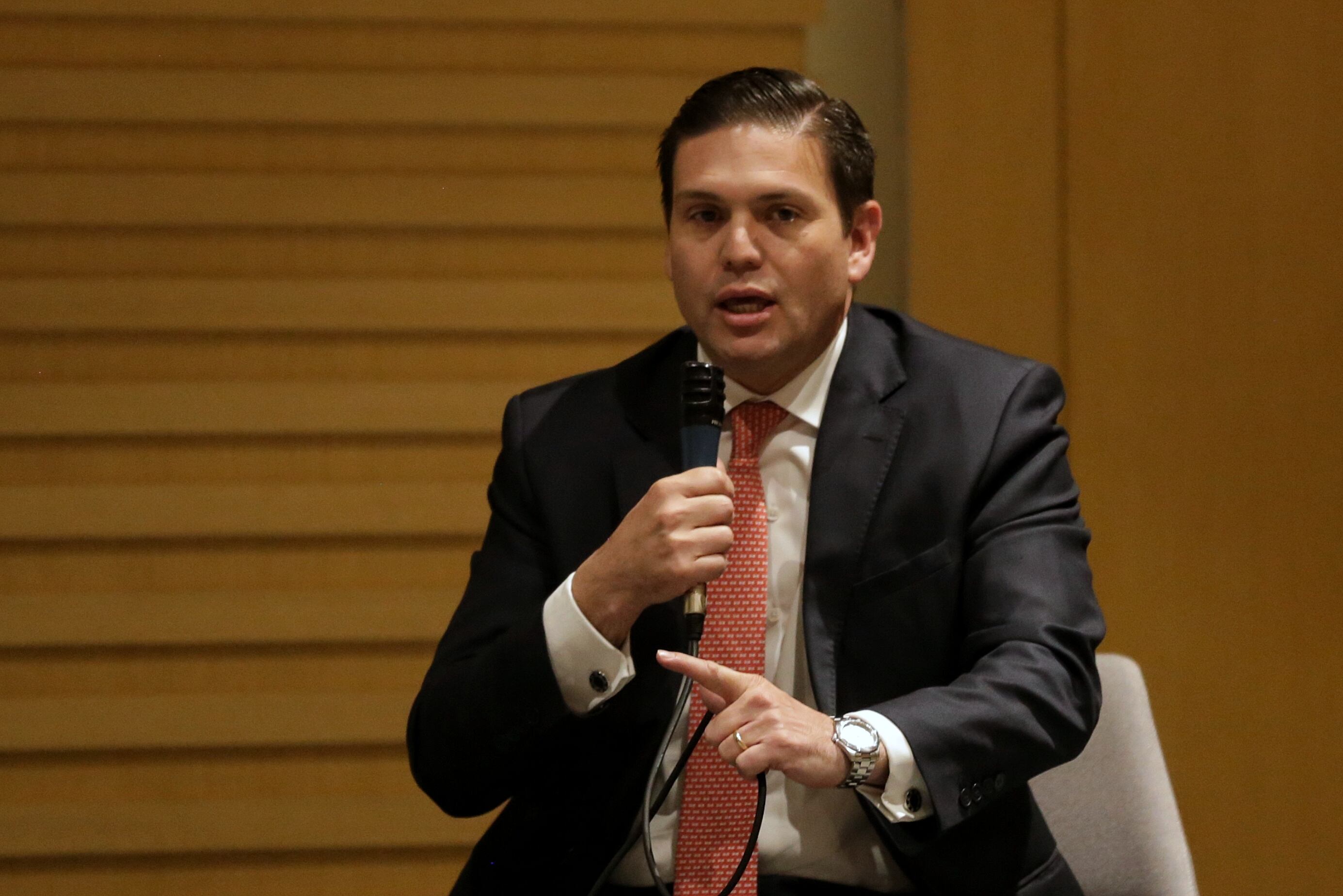 “Maduro se está posesionado como dictador, no como presidente”: Exembajador de Colombia en EE.UU.