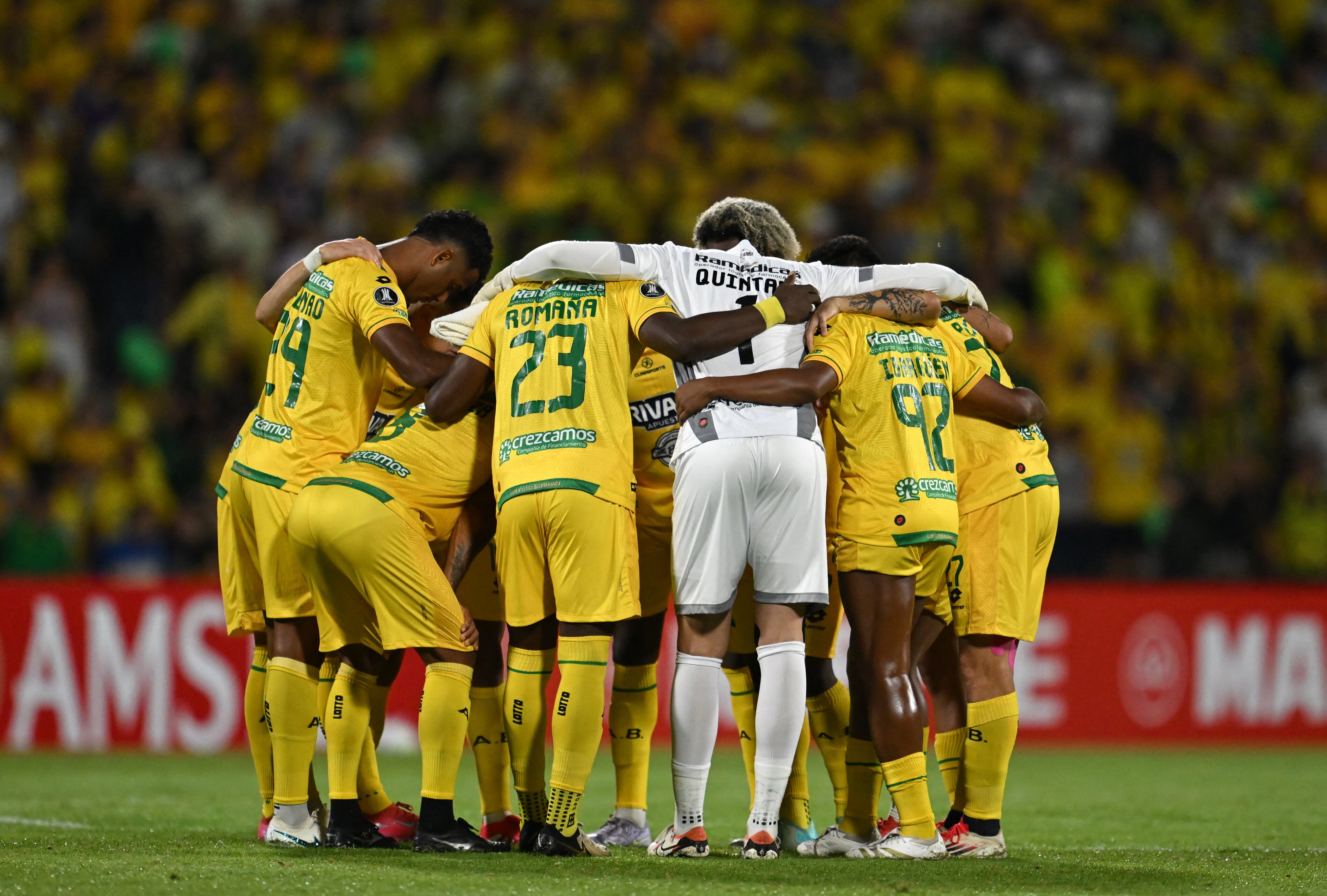 Jugadores de Atlético Bucaramanga en Copa Libertadores. FOTO: RAUL ARBOLEDA/AFP via Getty Images