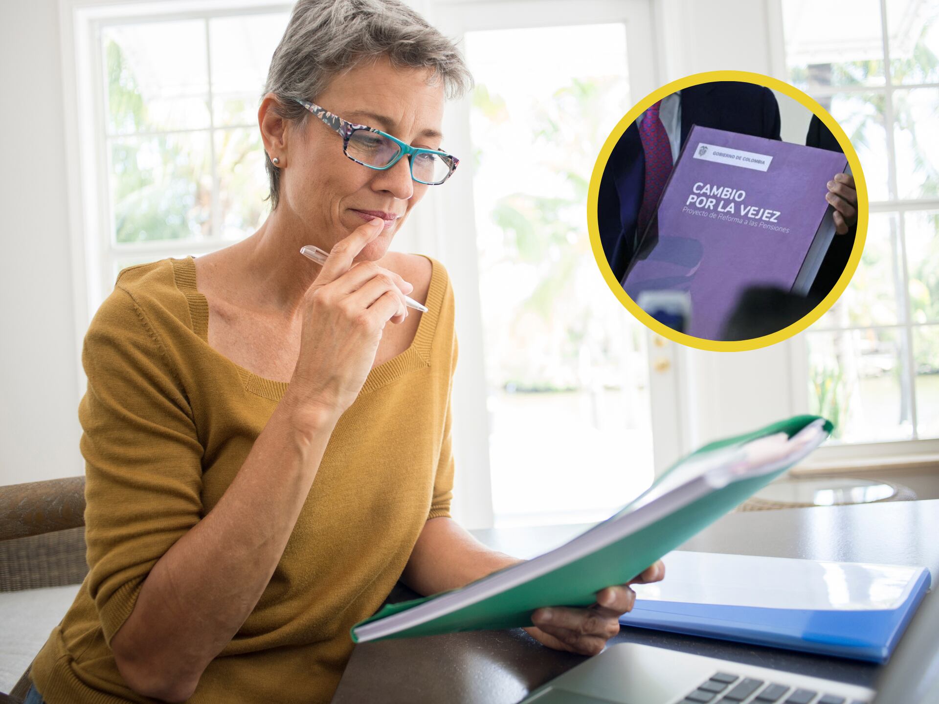 Mujer a punto de recibir su pensión revisando diferentes documentos. En el círculo, el libro de la reforma pensional presentada por el Gobierno Petro (Fotos vía GettyImages y Colprensa)